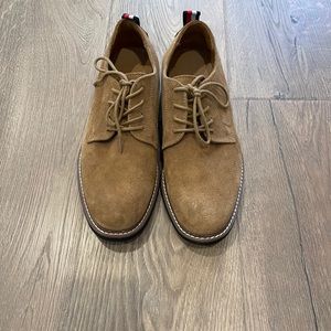 Men’s Tommy Hilfiger Derby Swede Shoes.
